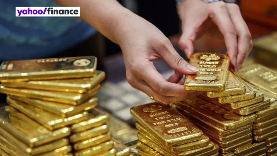 Gold Rises to Record After Fed Makes First Rate Cut Since 2020